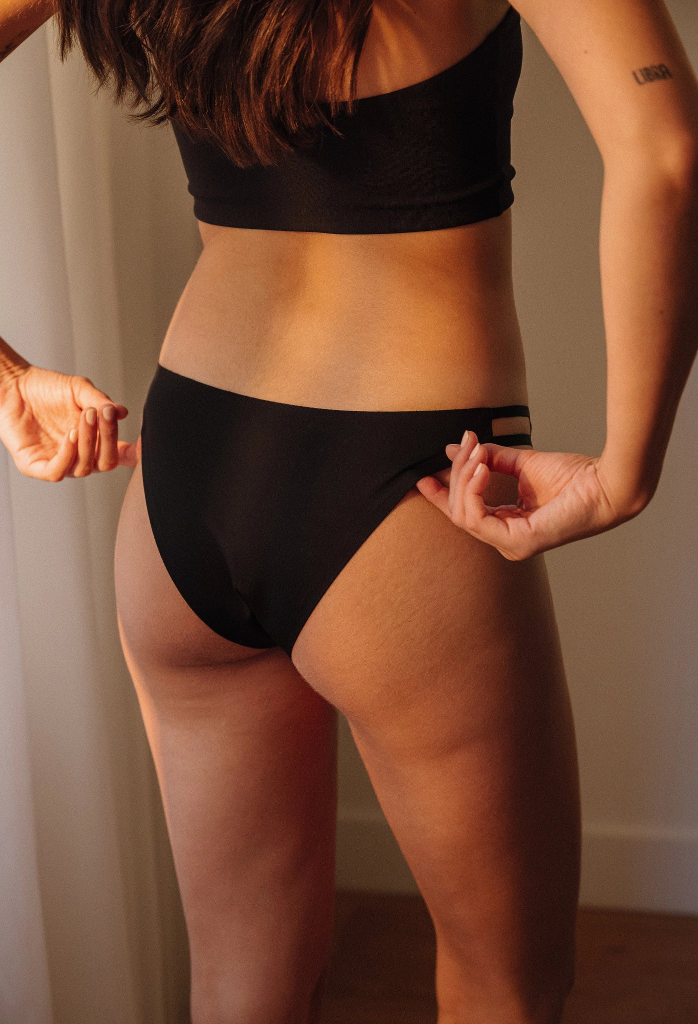 La Secrète - Tanga Menstruel Anti - Fuite - Gamme Invisible - Noir - Soje