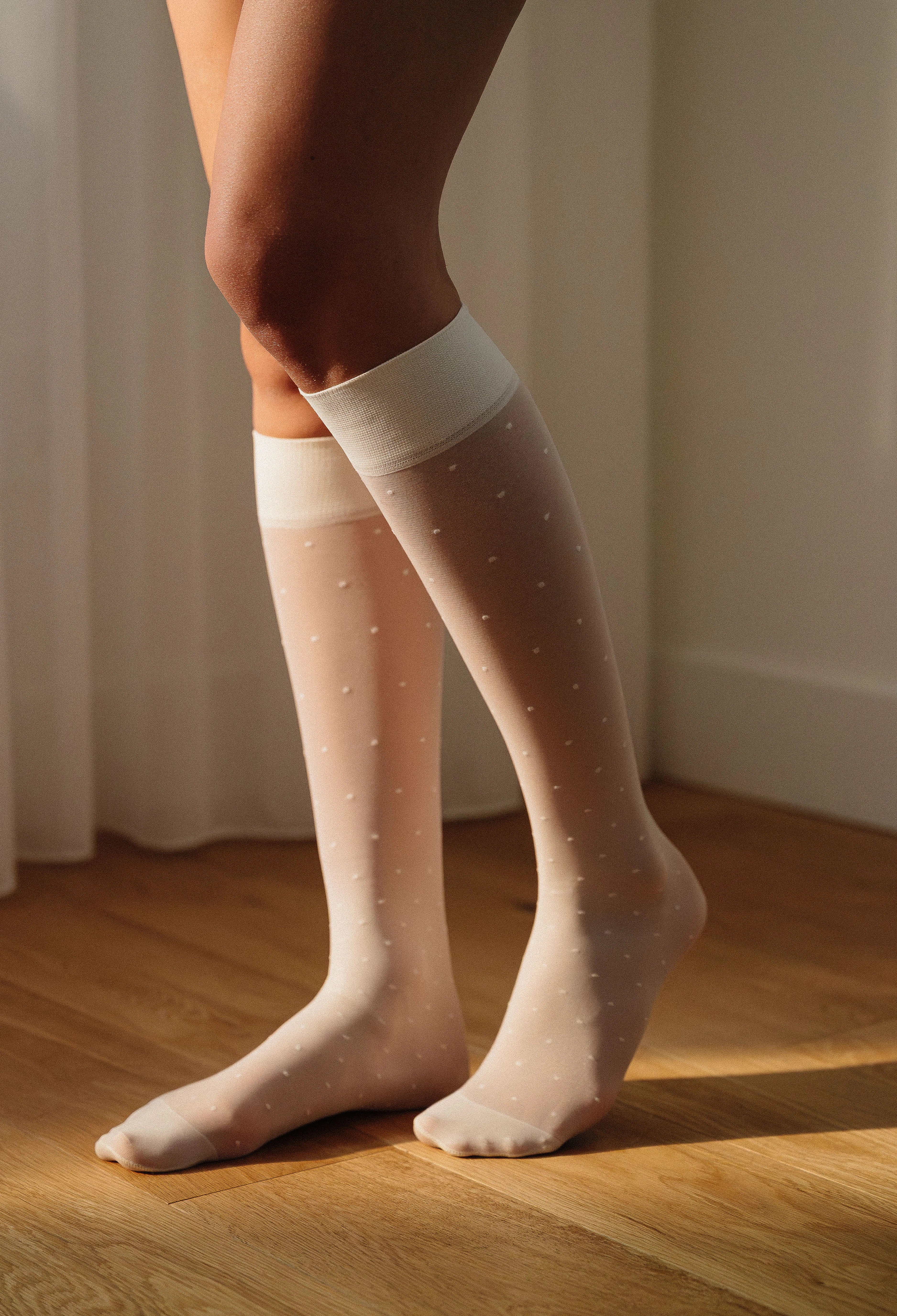 Polka Glow Light Compression Knee-High Socks – Panna Cotta