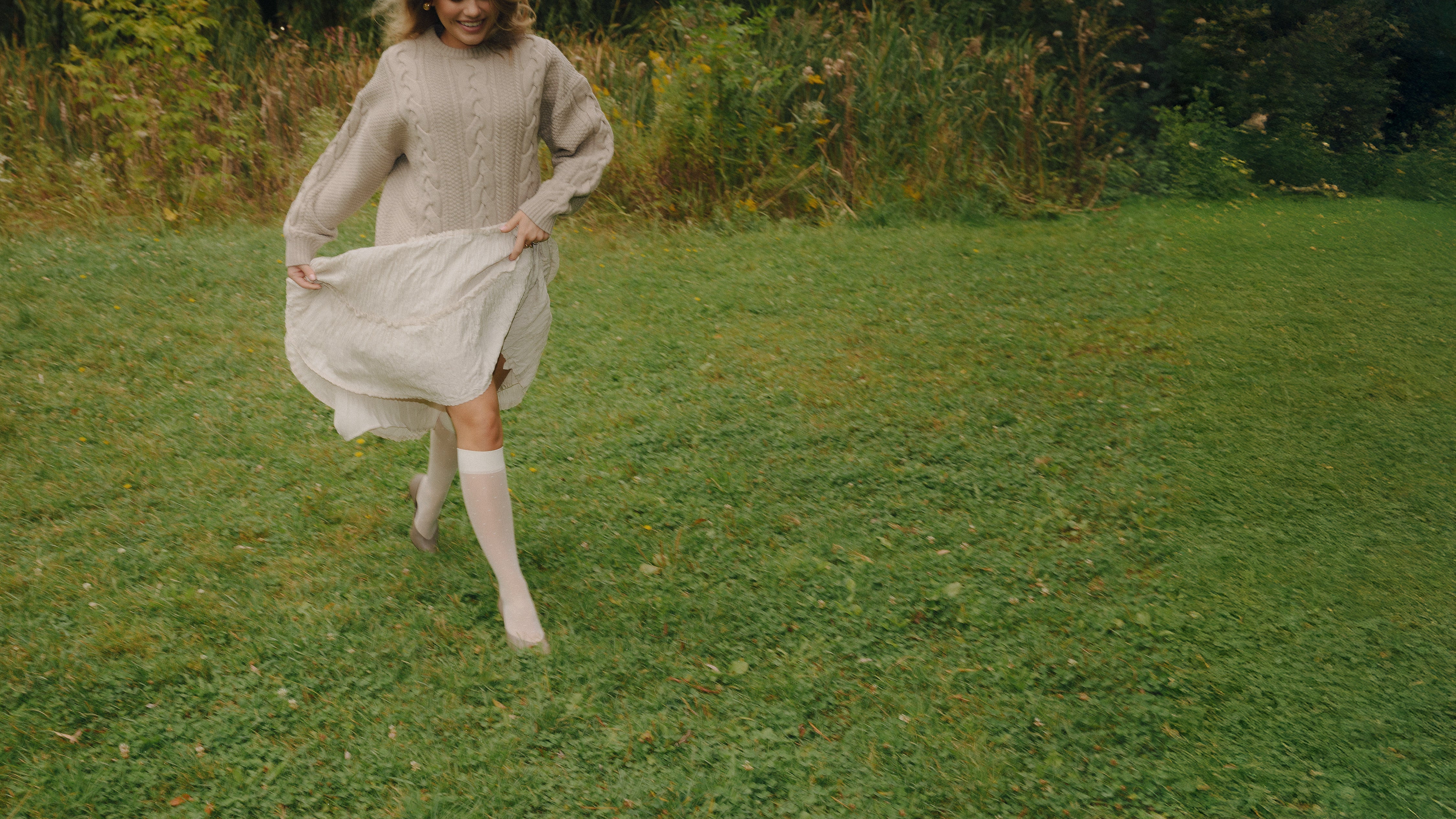 Polka Glow de Soje : le mi-bas à pois qui soutient tes jambes… et ton style - Soje